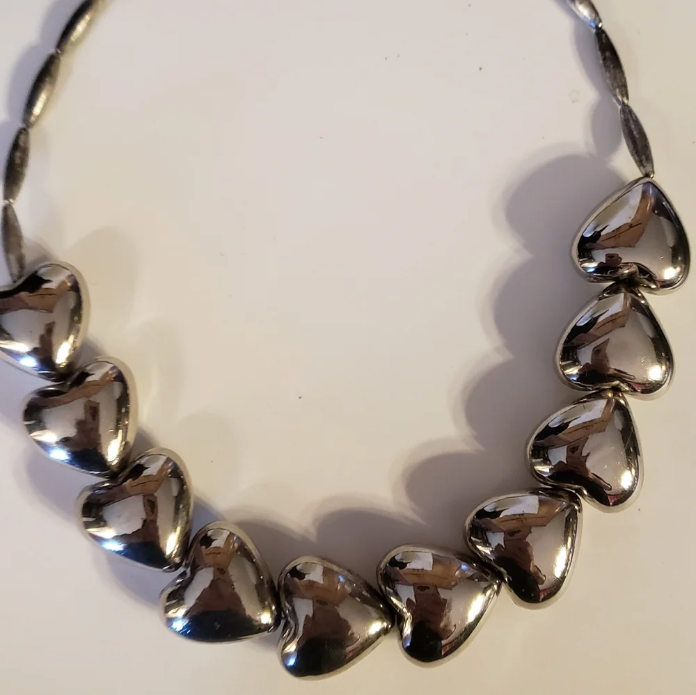 Retro statement bubble heart silvertone necklace - Picture 1 of 3
